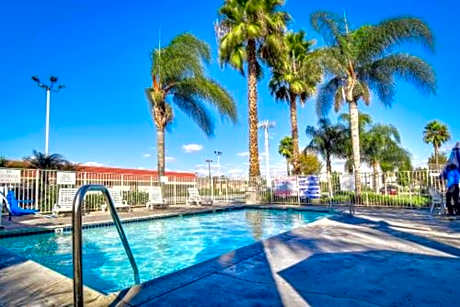 Studio 6 Suites - Riverside, CA South