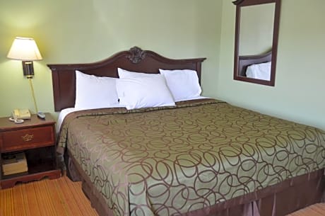 Double Room with Queen and King Bed