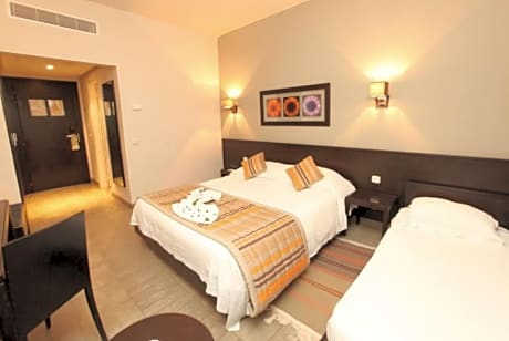 triple standard room with one child