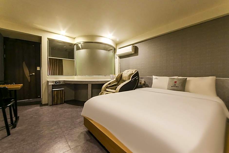 Hotel M story