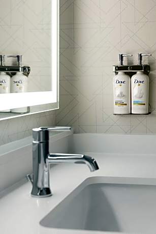 1 King Suite Communications Mobility Accessible Tub