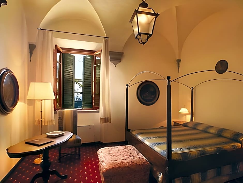 Quattro Gigli Palace