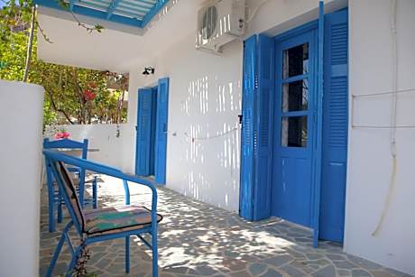 Studio with Garden View (2 Adults)