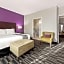 La Quinta Inn & Suites by Wyndham Bridge City