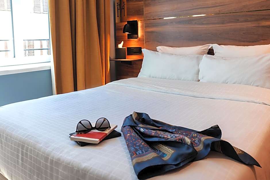 Foto 1 daripada 10 — Executive 1 King Bed