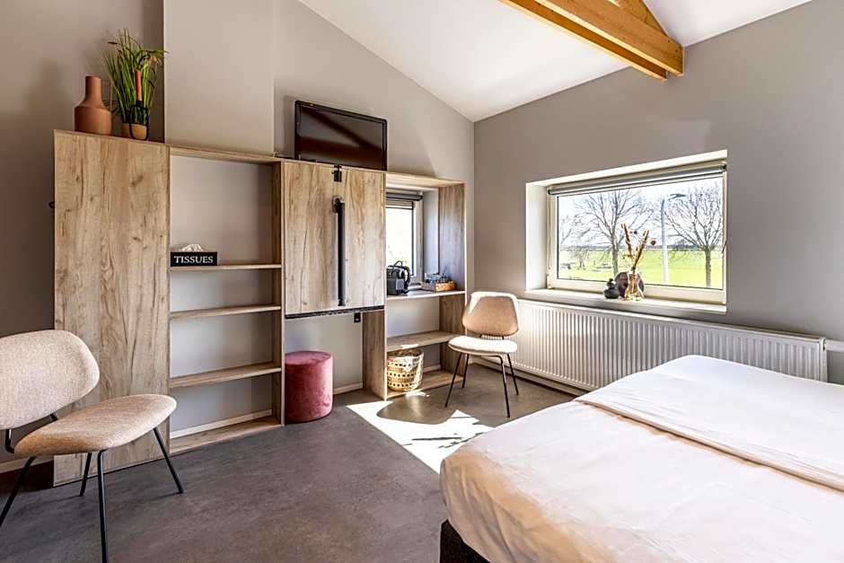 Photo 1 of 16 of Deluxe 1 King Bed
