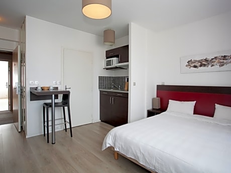 Studio (2 Adults)