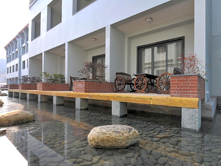 Wudangshan Jianguo Hotel