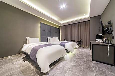 Twin Room with Bath