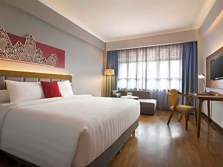 DELUXE ROOM WITH DOUBLE BED