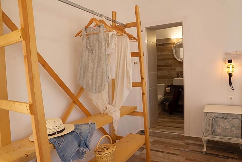 Gigi Rooms – Poros, 