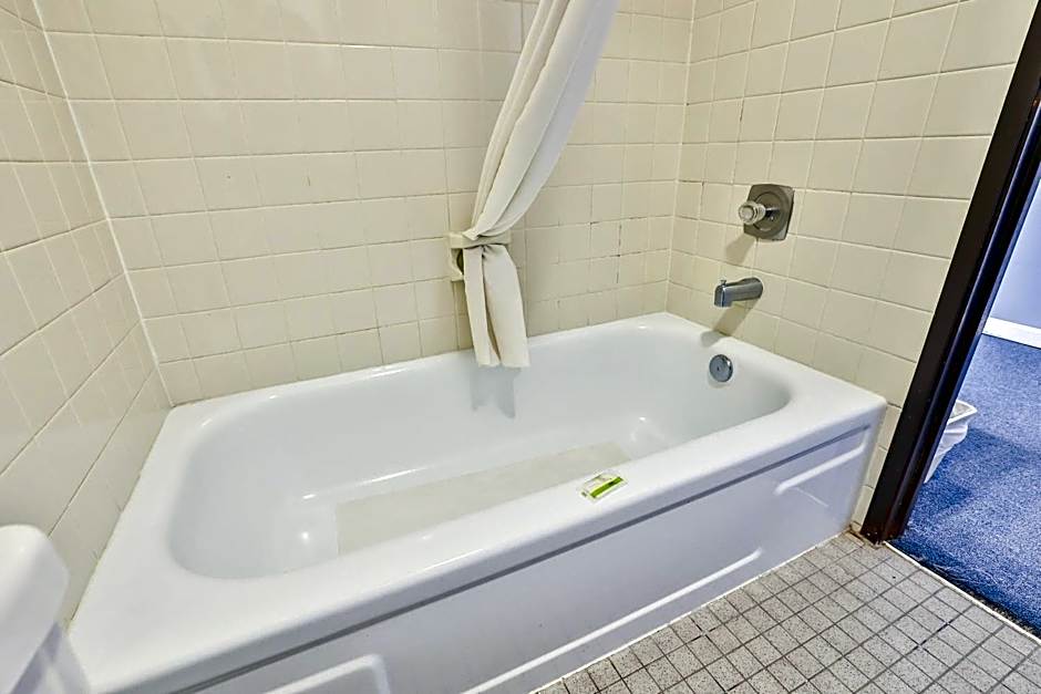 OYO Hotel Pipestone MN, Canterbury Park