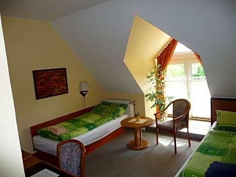 Twin Room with Shower