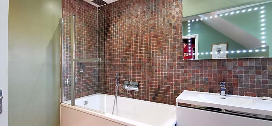 Buccleuch and Queensberry Arms Hotel