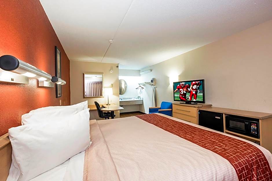 Red Roof Inn - Cincinnati Sharonville