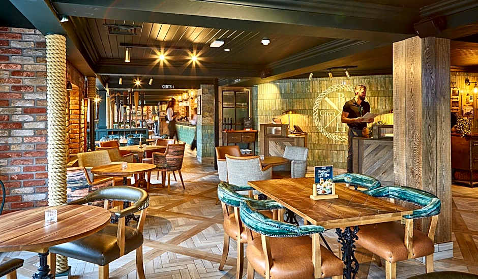 The Boathouse Inn & Riverside Rooms