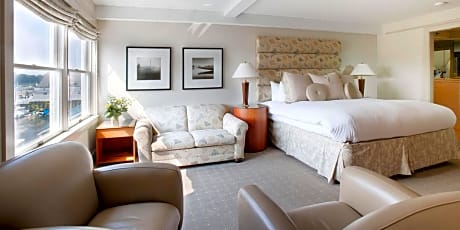 Spa Queen Partial Waterview with Balcony