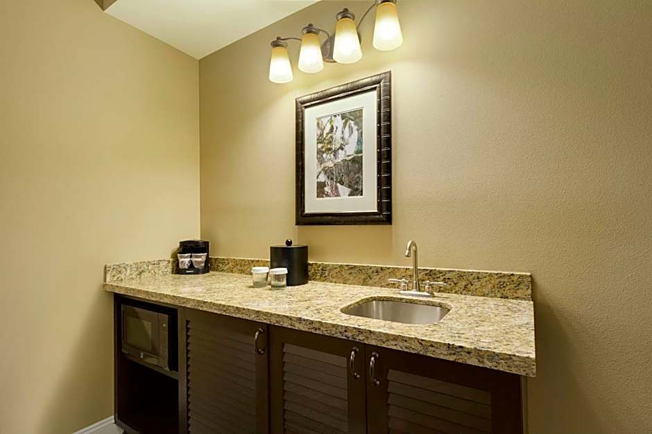 Embassy Suites By Hilton Savannah