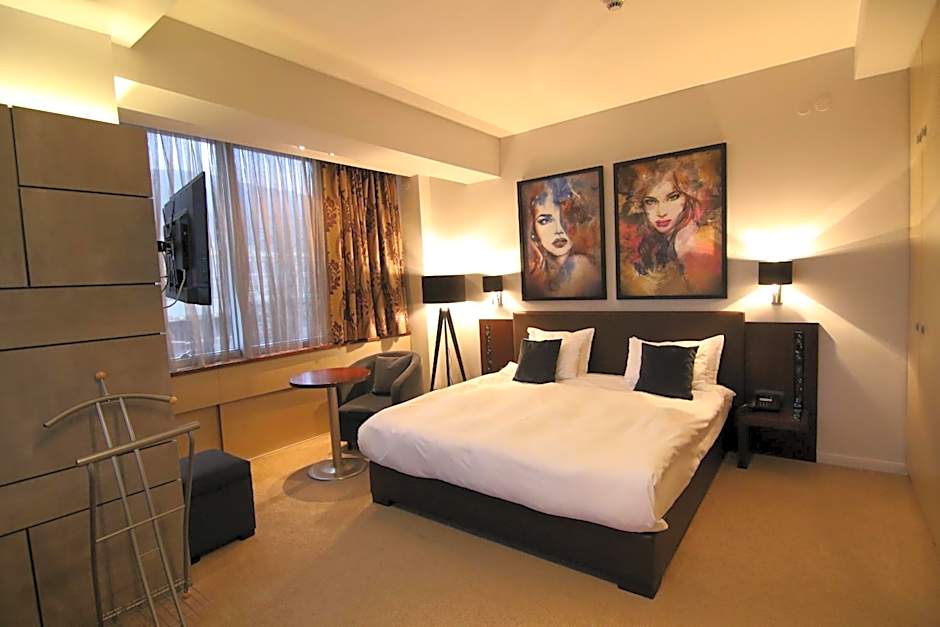 Queen's Hotel - Zebra Centre