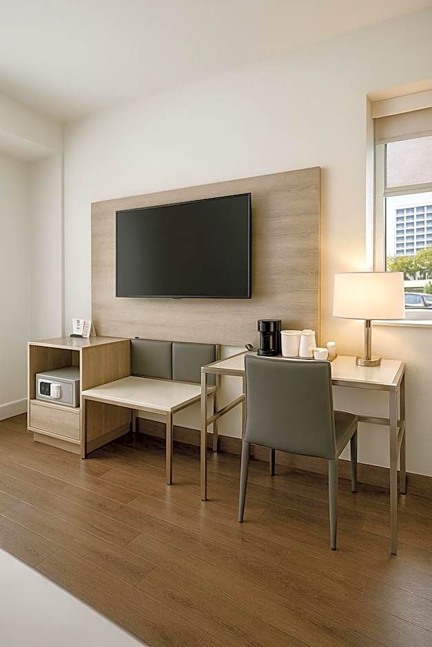 Travelodge by Wyndham LAX South