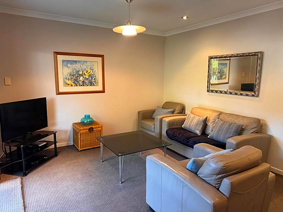 Photo 1 of 12 of Inner City Picton Apartment!