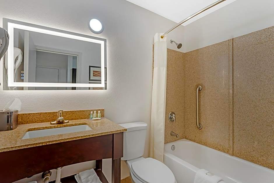 Quality Inn & Suites Chattanooga-East Ridge