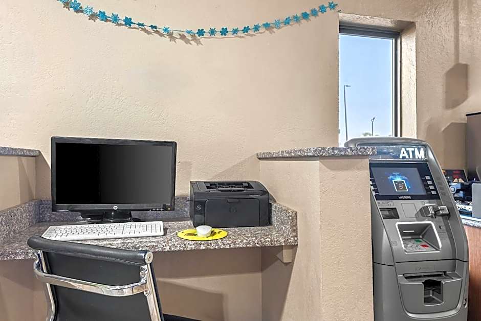 Super 8 by Wyndham Terre Haute