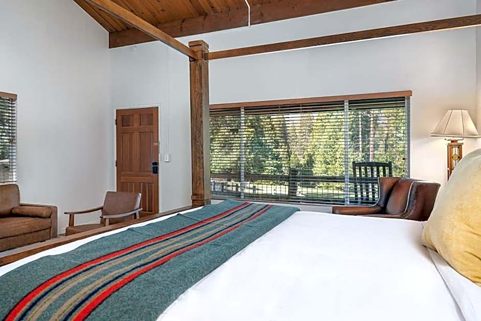 Camp Nelson Lodge Room 10