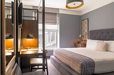 Traditional Full Guestroom