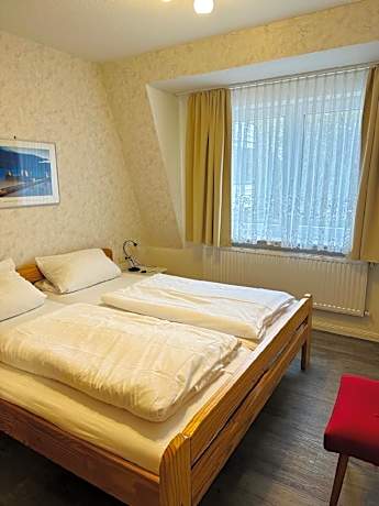 Apartment-Ensuite mit Dusche-Blick auf den Hof-Sandbank