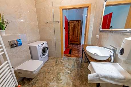 Deluxe Double Room (2 Adults + 1 Child)