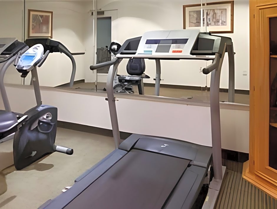 Holiday Inn Express Hotel & Suites Columbus By IHG