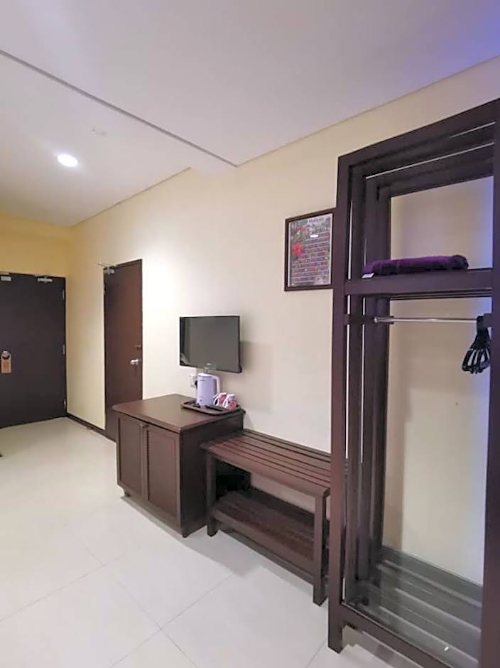 OYO 90883 Pavilion Inn Hotel