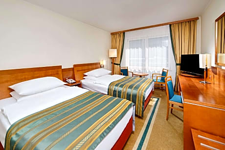 Room Two Queen Beds