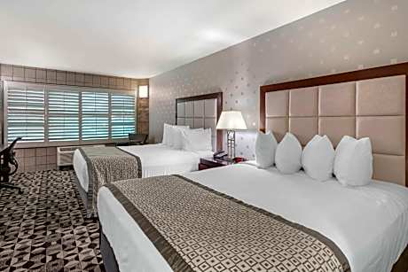 Queen Room with Two Queen Beds - Non Smoking
