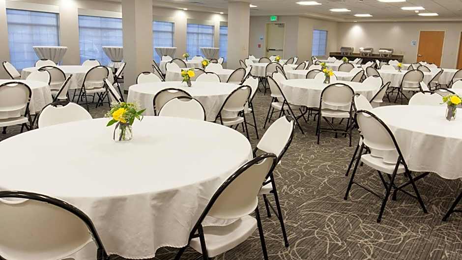 Holiday Inn Express & Suites Cheney By IHG