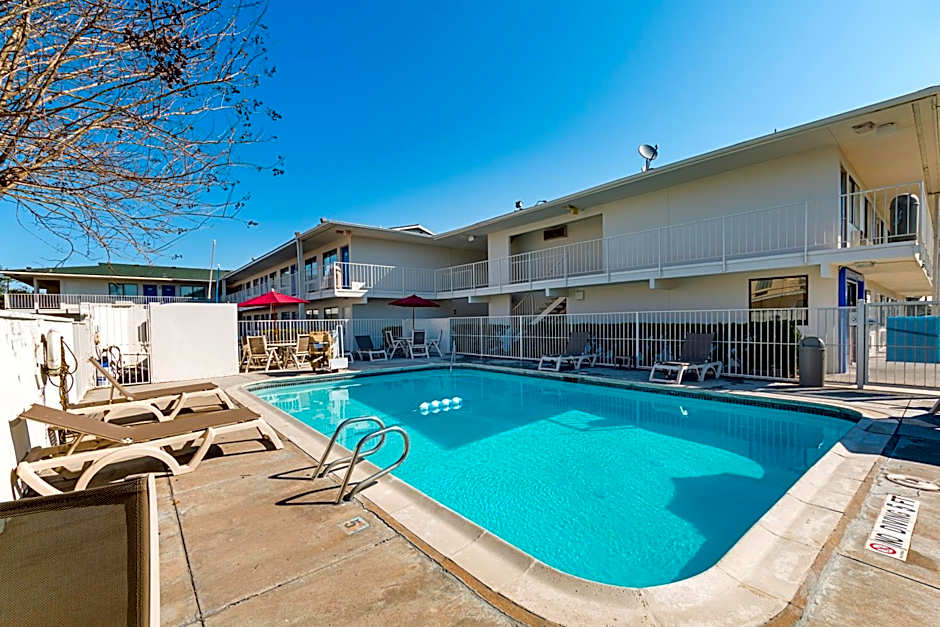 Photo 1 of 50 of Motel 6-Mcallen, TX