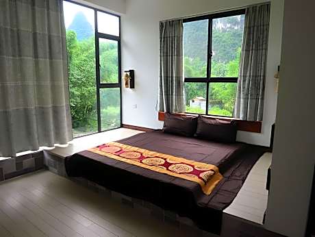 River View Queen Bed