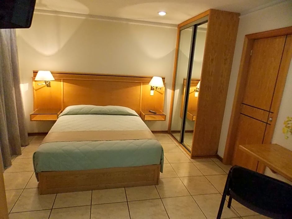 Cypres Hotel & Suites