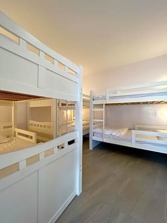 6-Bed Mixed Dormitory Room