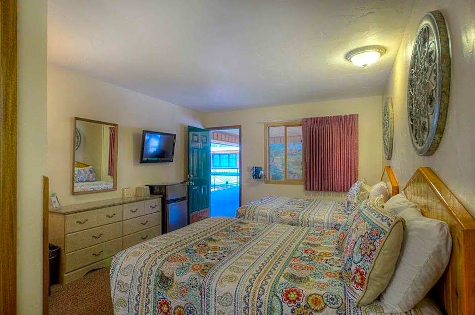 Cedar Wood Inn