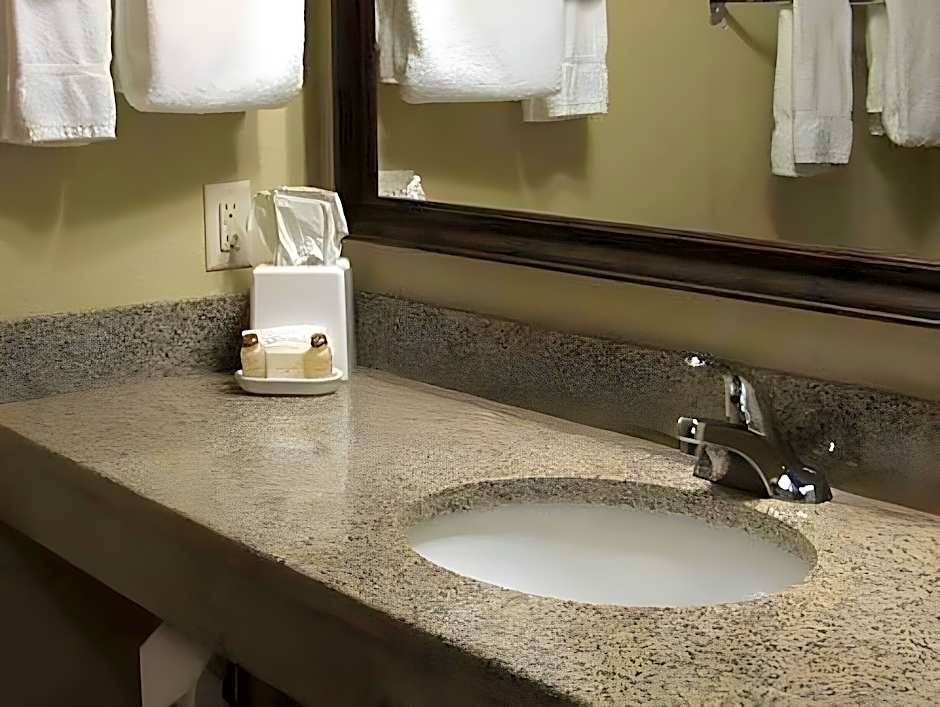 Cobblestone Inn & Suites - Durand