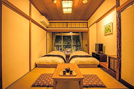 Economy Japanese-Style Twin Bed - Shared Bathroom - Non-Smoking