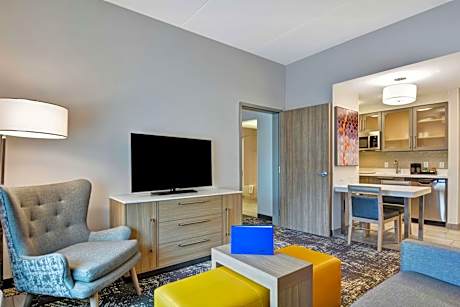 One-Bedroom Queen Suite with Two Queen Beds - Non-Smoking