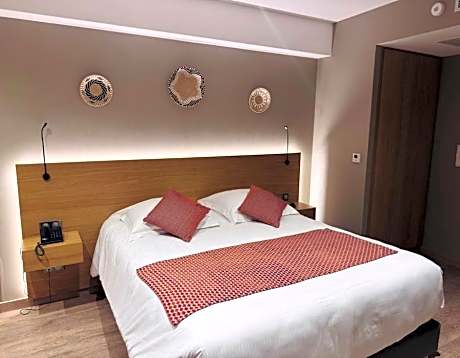 King Room with Roll-In Shower - Disability Access