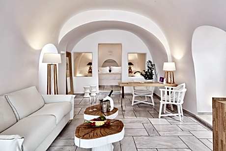 Charisma Pool Suite with Caldera View