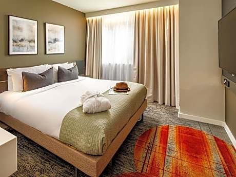 Queen Suite with Queen Bed and Sofa Bed