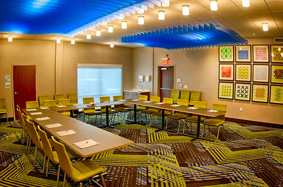 Holiday Inn Express And Suites Detroit North - Roseville By IHG