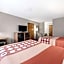Super 8 by Wyndham Waverly
