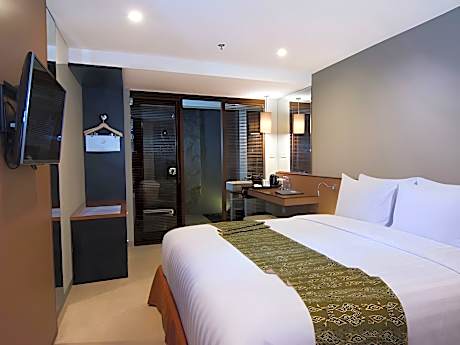 Deluxe Pool Access Room